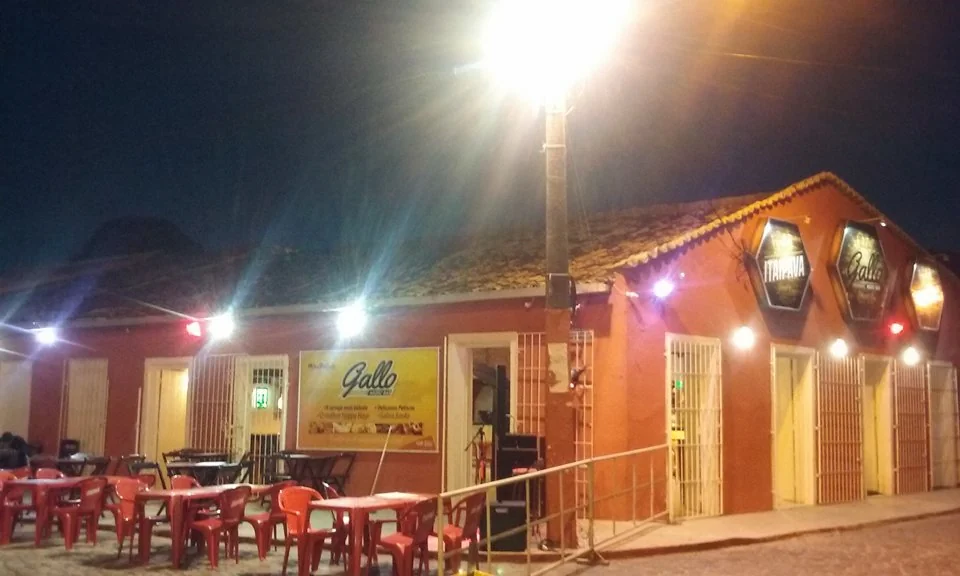 Primeira fachada do Gallo Esquina em Porto Seguro